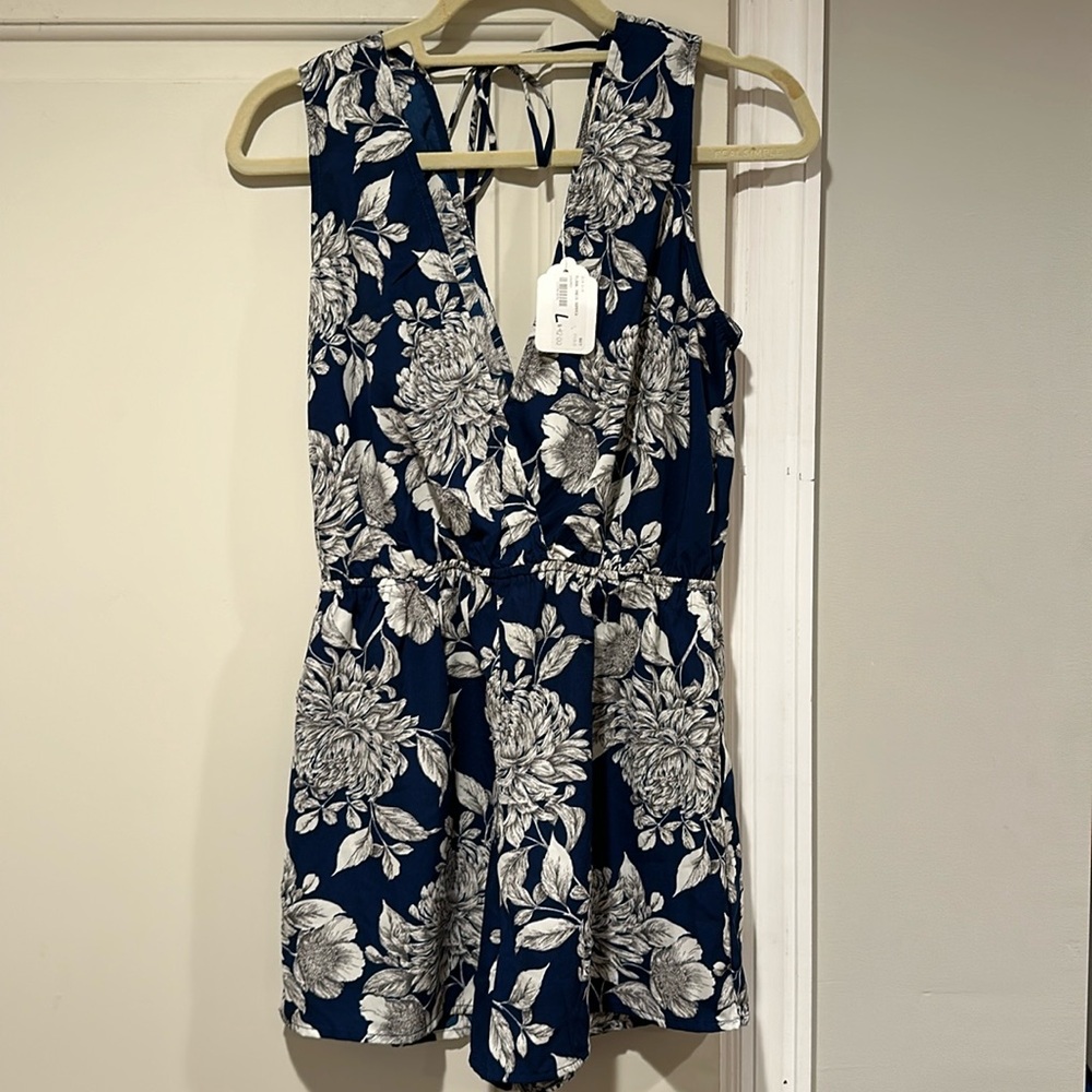 Navy Illa Illa floral short romper